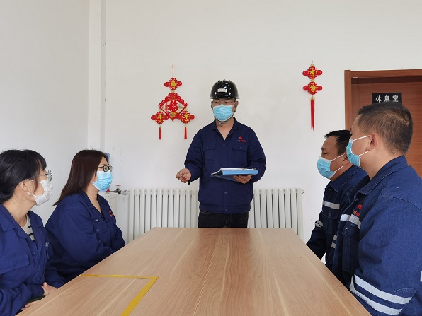 机建厂风井值守人员岗前会议   王超   摄.jpg